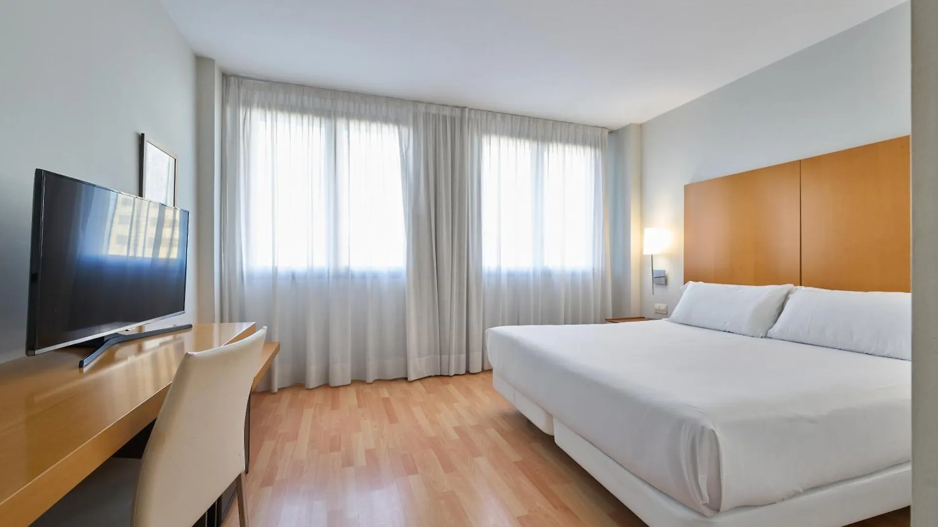 Catalonia Barcelona Beach 4*,